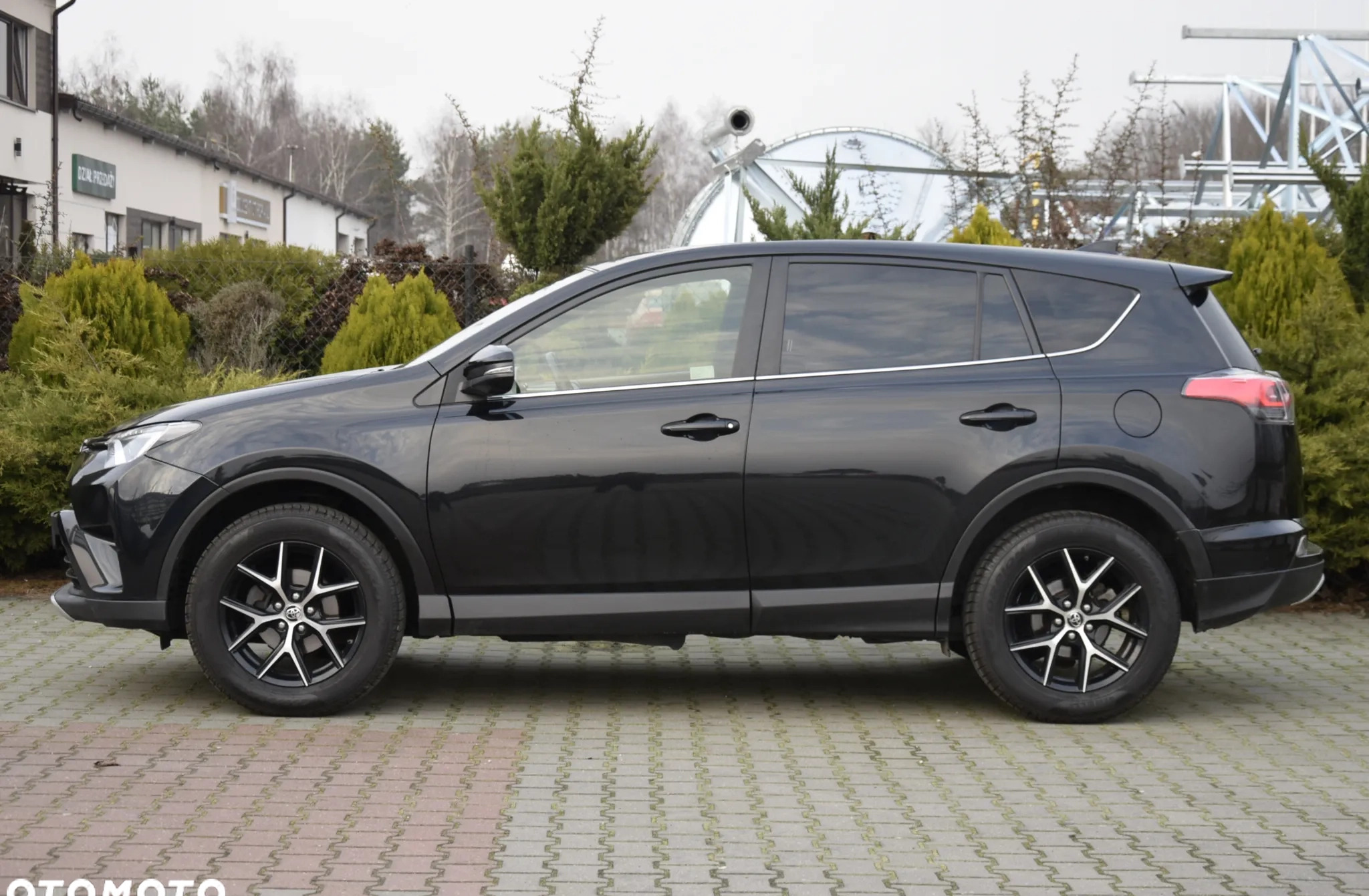 Toyota RAV4 cena 66800 przebieg: 328000, rok produkcji 2016 z Żuromin małe 326